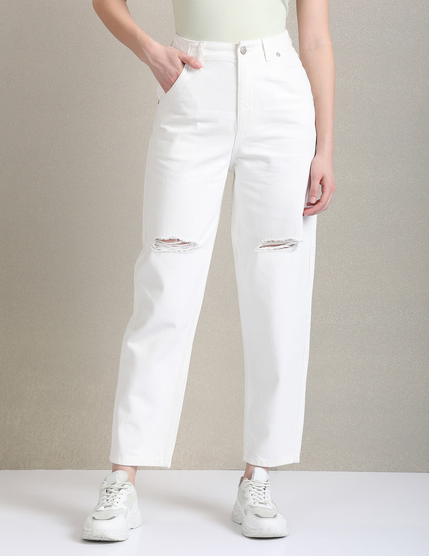 Carrot Fit White Jeans