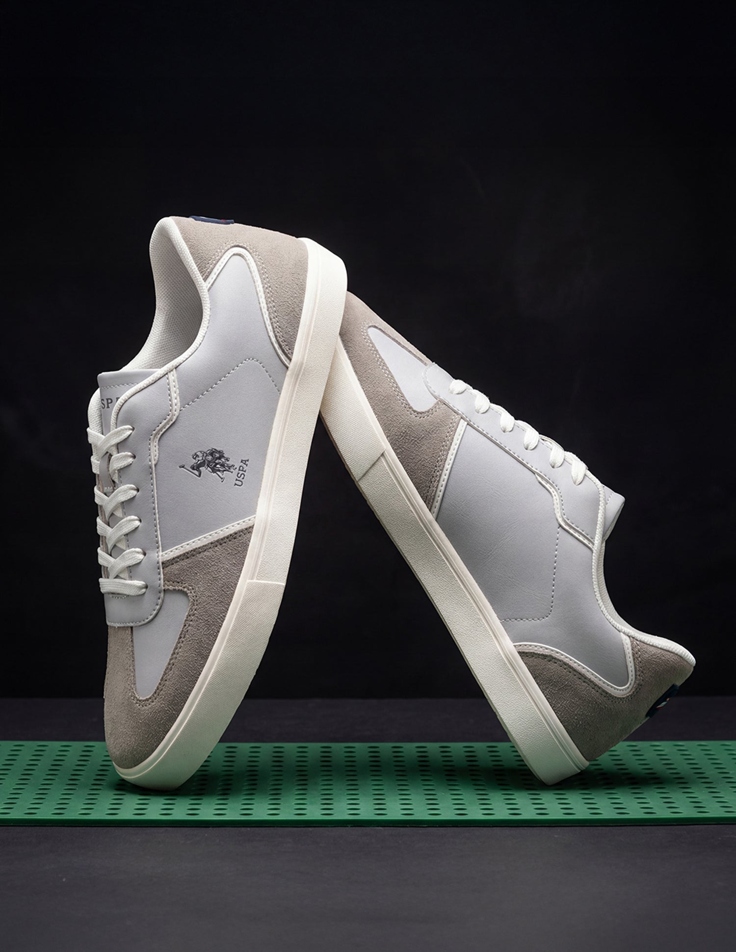 Men Colour Blocked Suede Oberon Sneakers