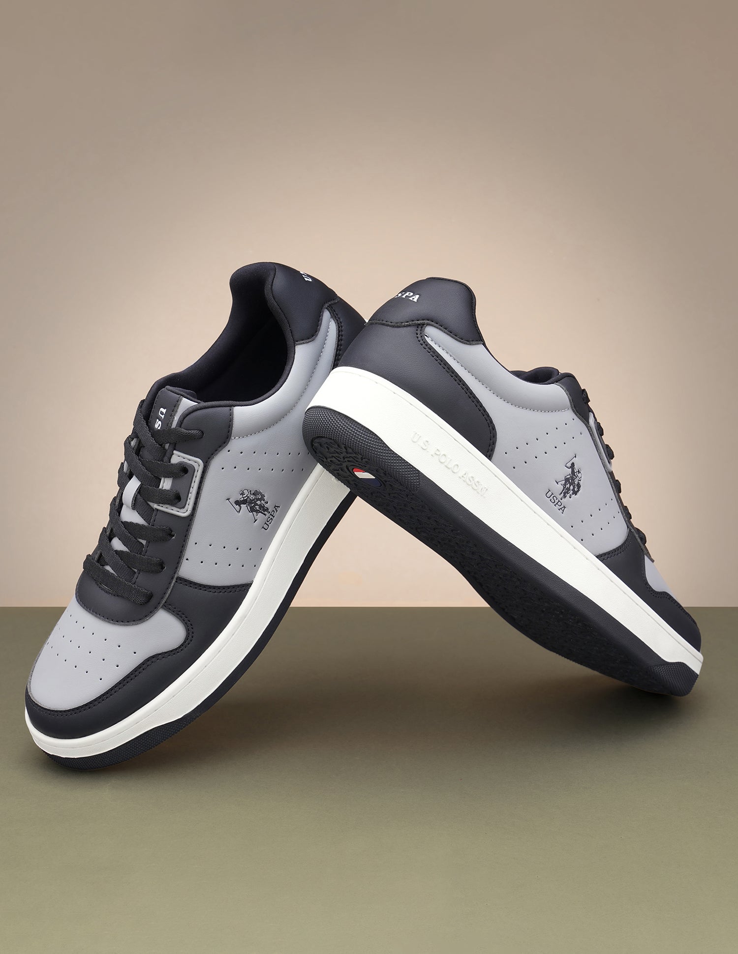 Men Oakley 2.0 Colourblocked Sneakers