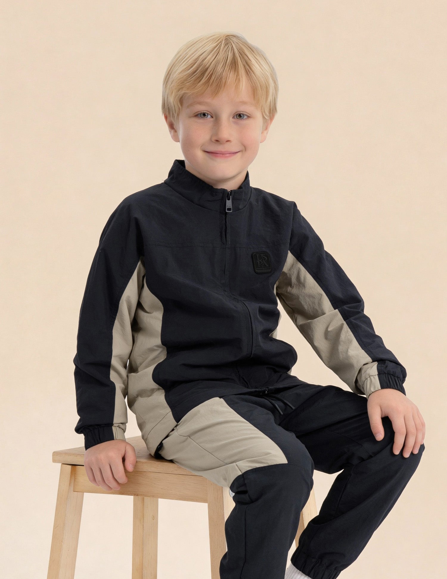 Boys Colourblocked Regular Fit Jacket