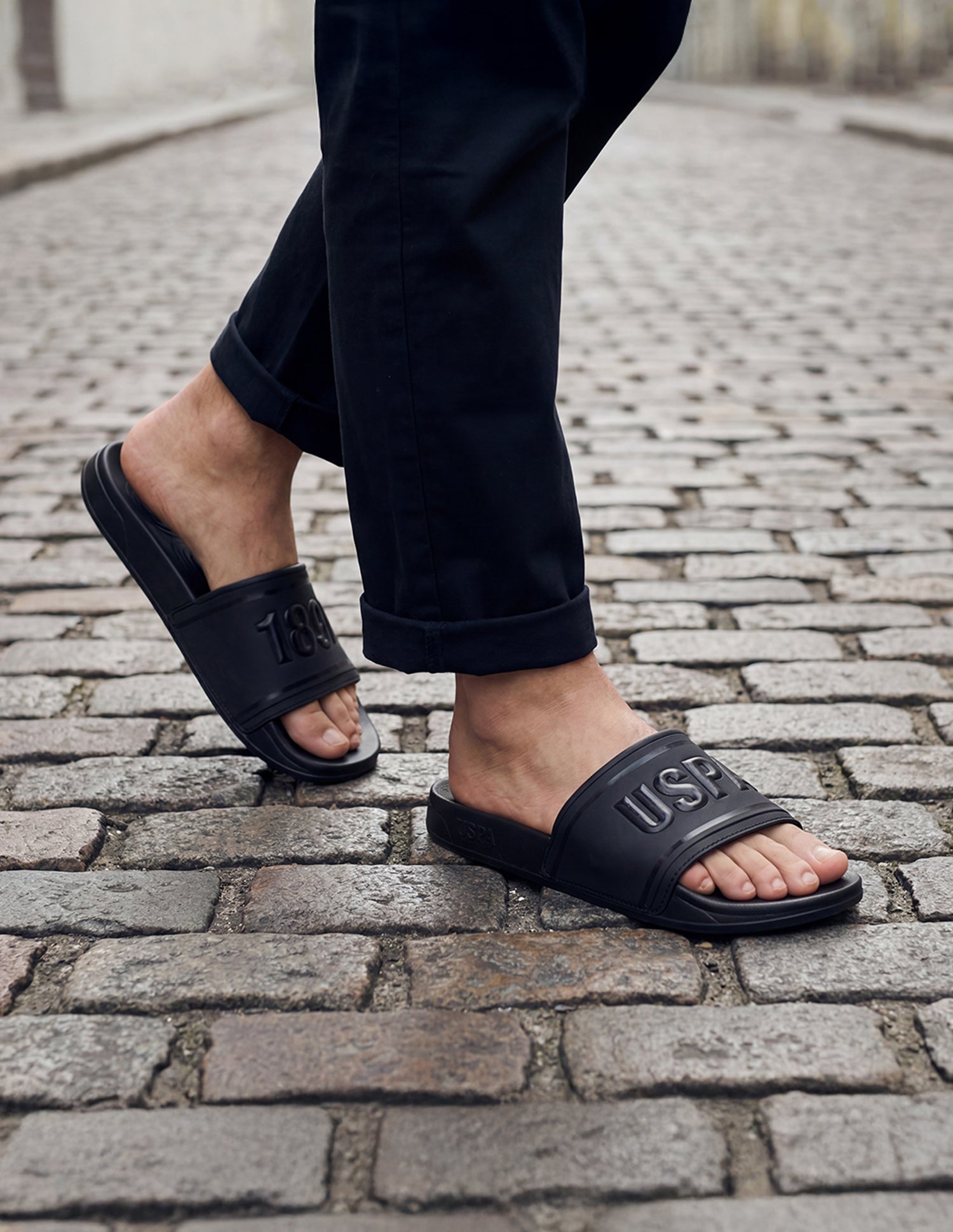 Men Brand Embossed Deja Blk Slippers