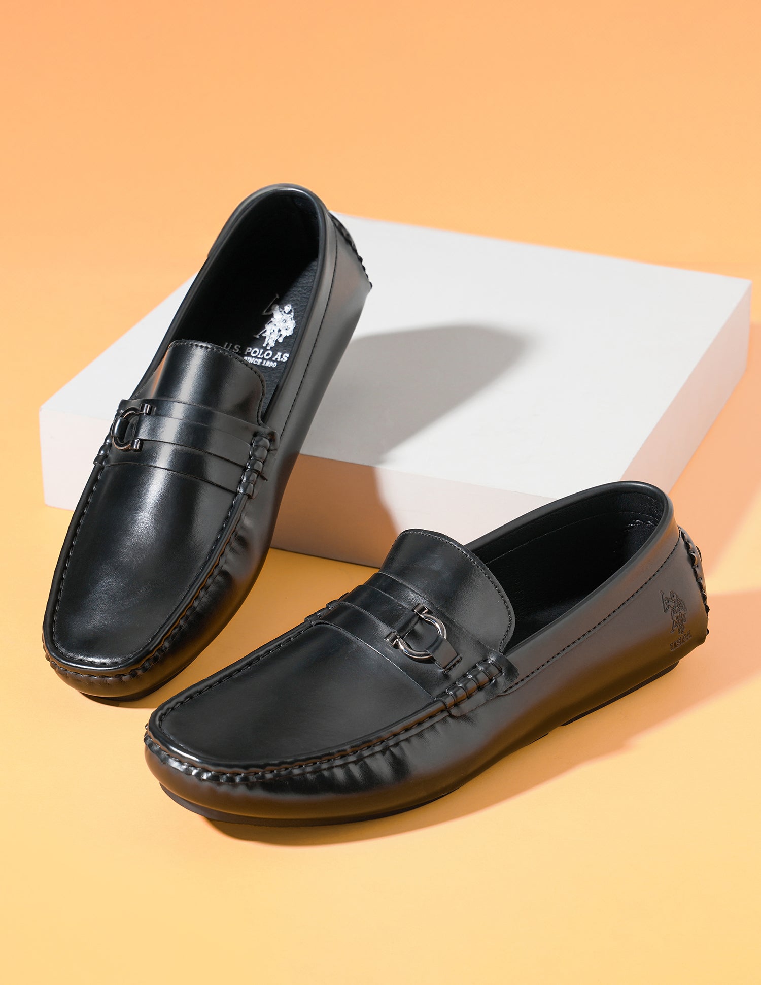 Round Toe Textured Coronus 4.0 Loafers