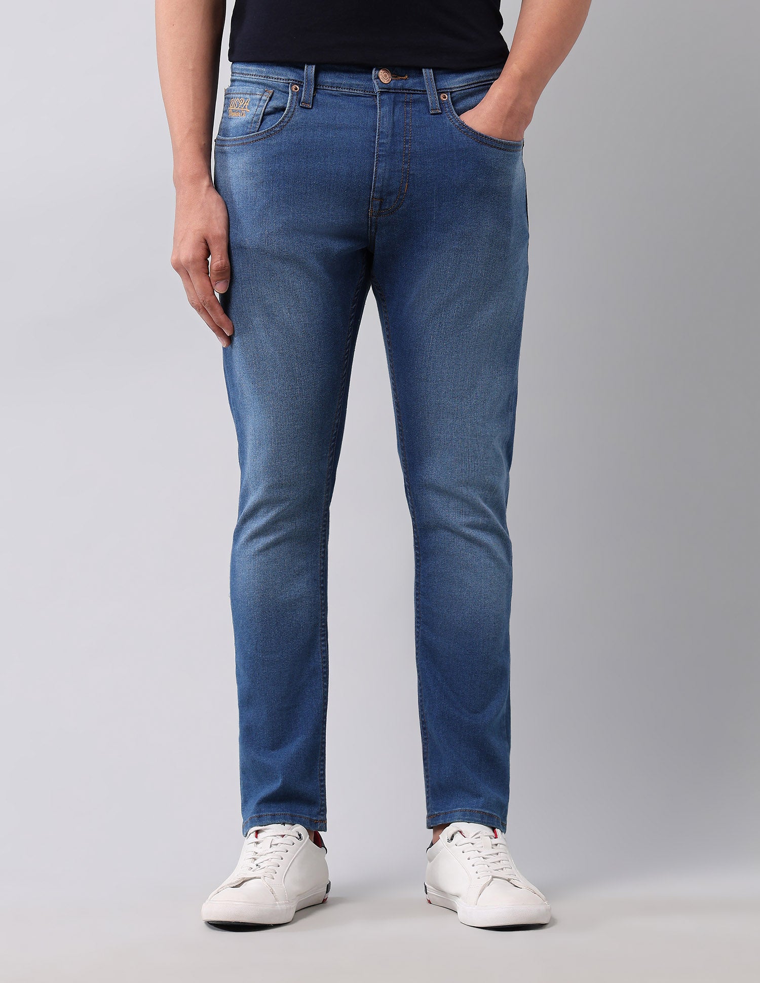 Henry Tapered Fit Blue Jeans