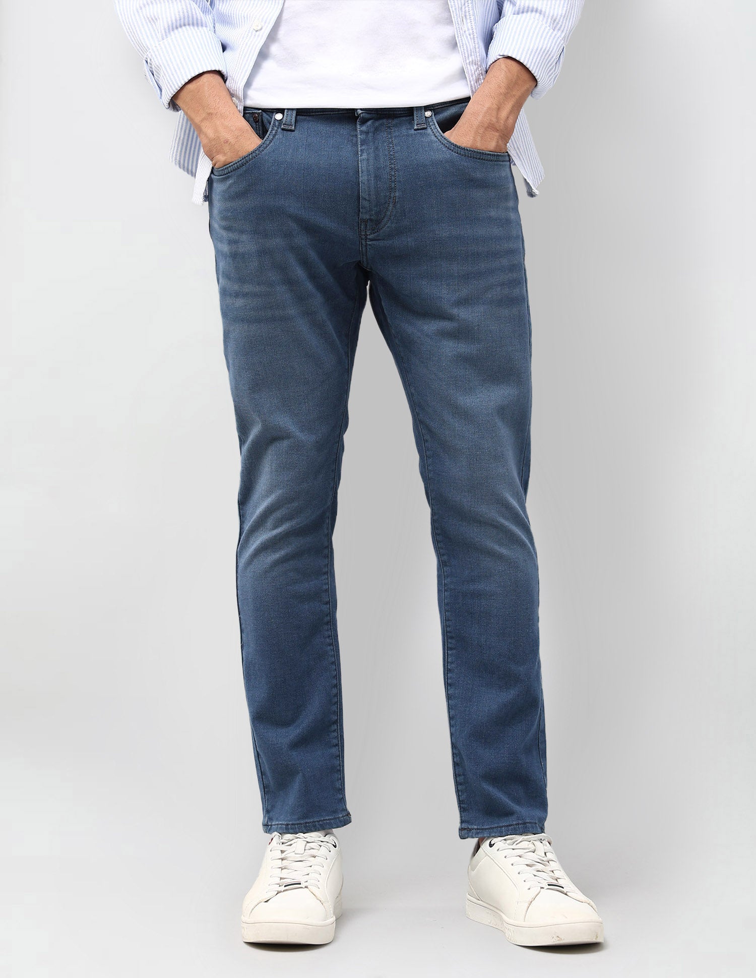 Henry Tapered Fit Blue Jeans