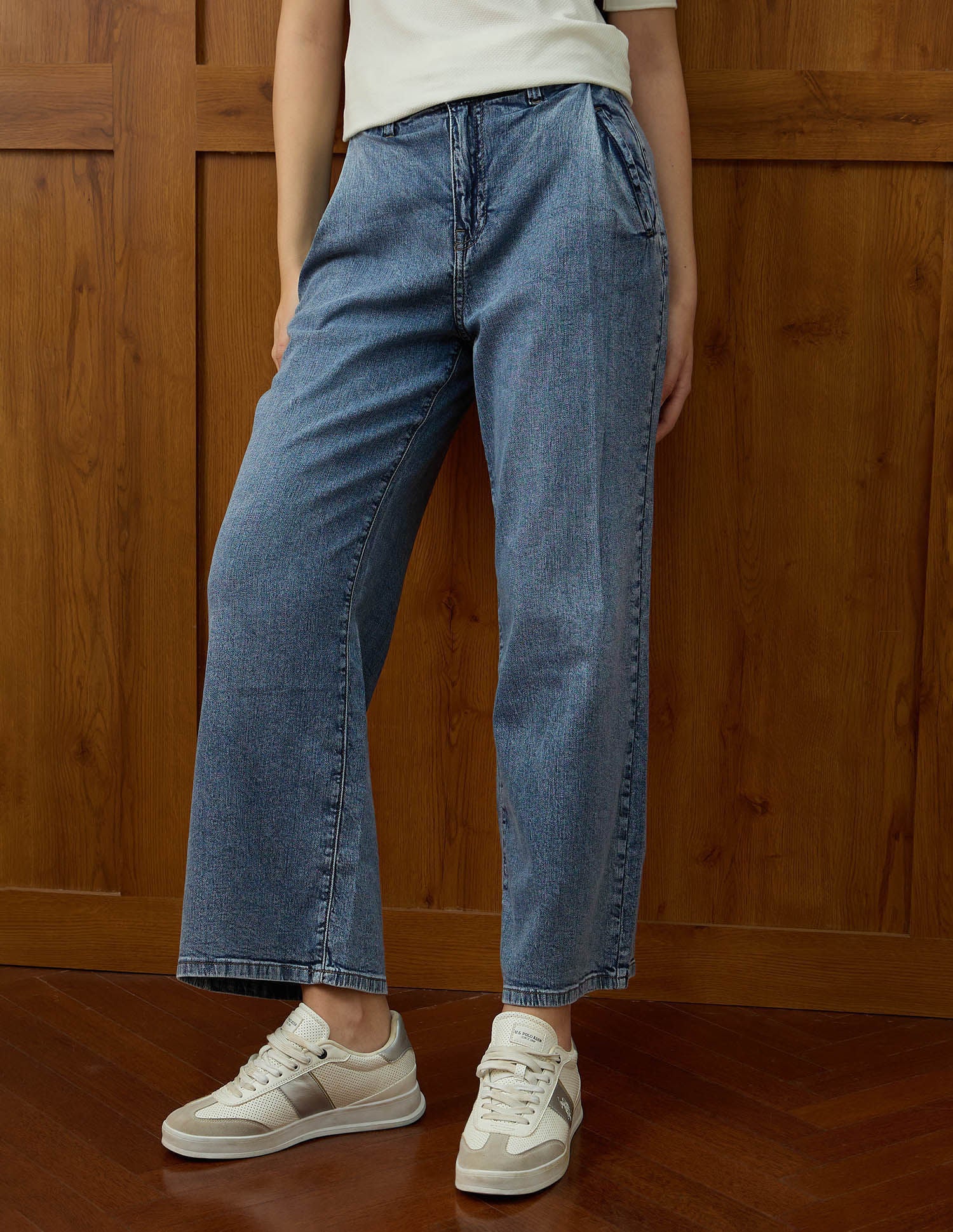 High-Rise Wide Leg Fit Jeans