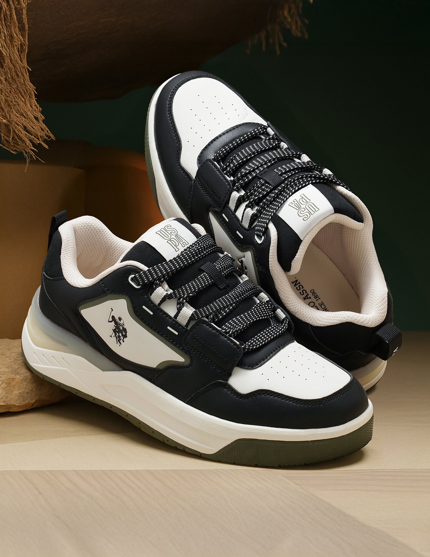 Round Toe Colourblocked Vander Sneakers