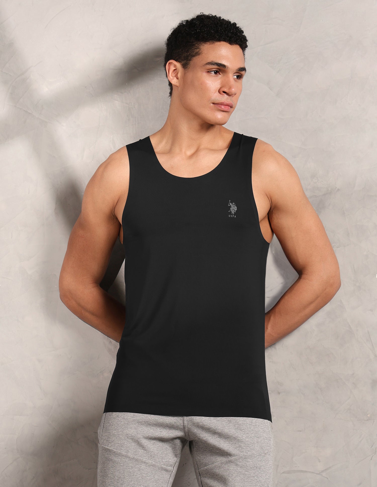 Breathe Easy Mesh Seamless RV001 Sports Vest Black - U.S. Polo Assn. India | Large