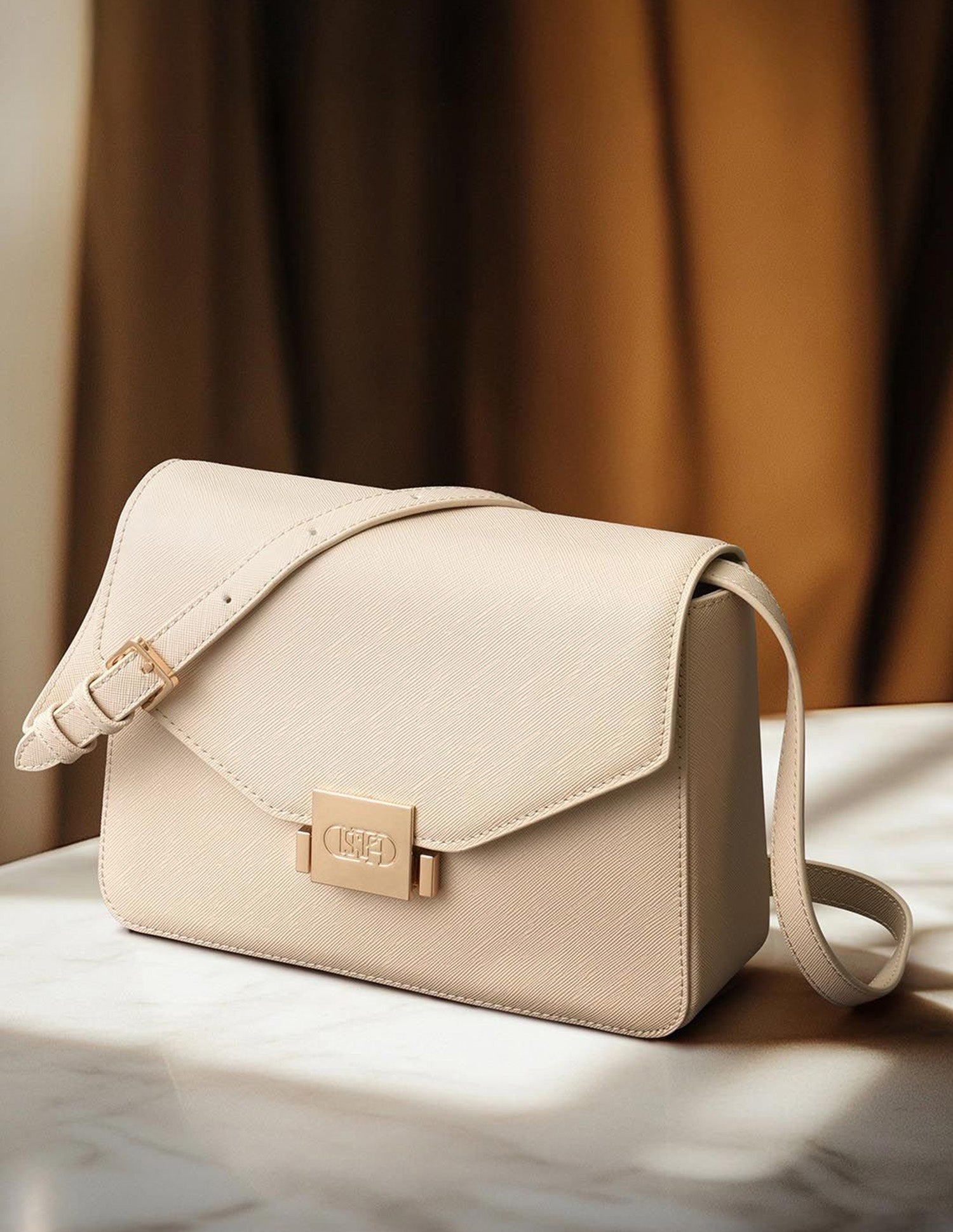 Guera Solid Crossbody Handbag