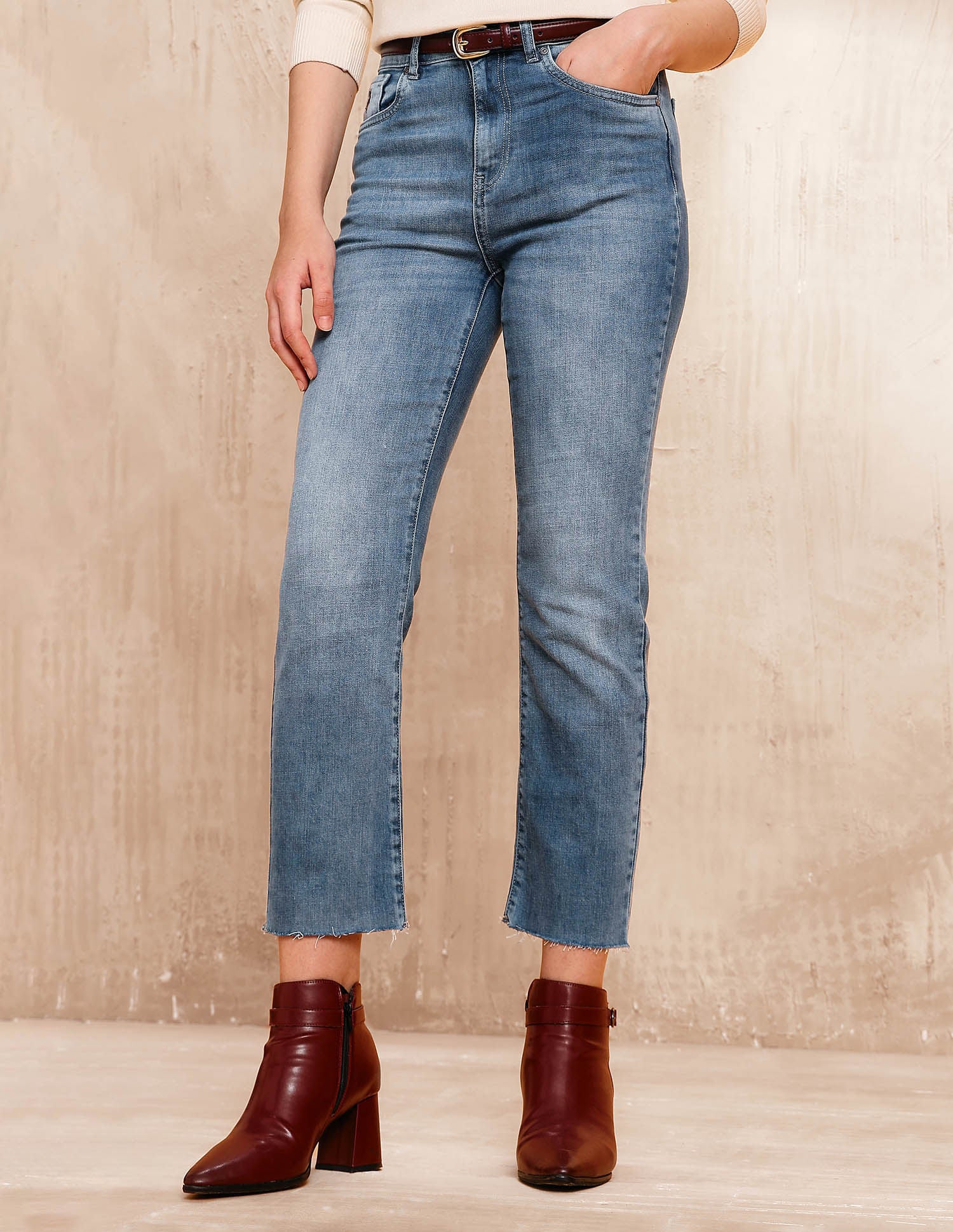 High Rise Straight Fit Jeans