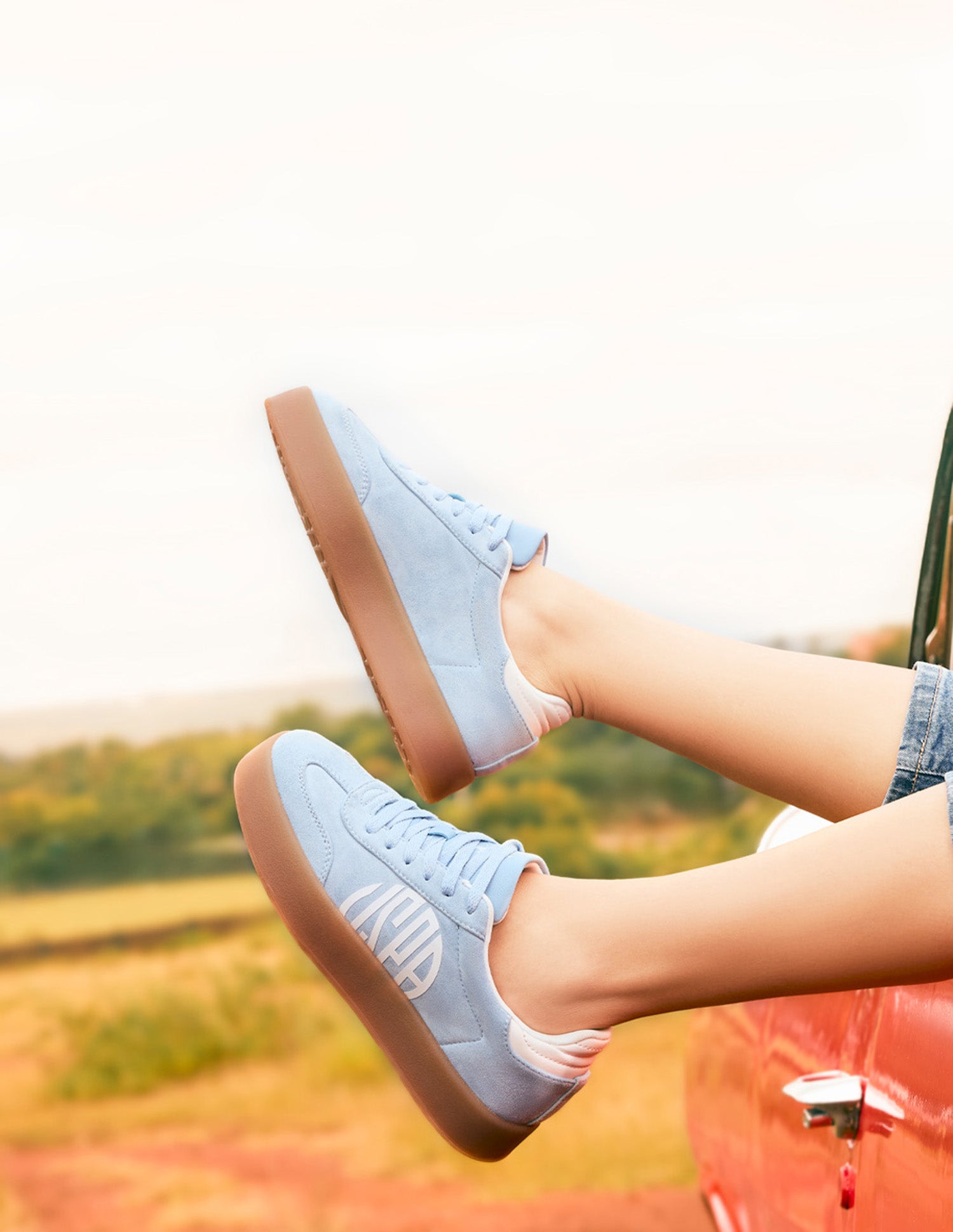 Women Noren Low-Top Contrast Logo Sneakers