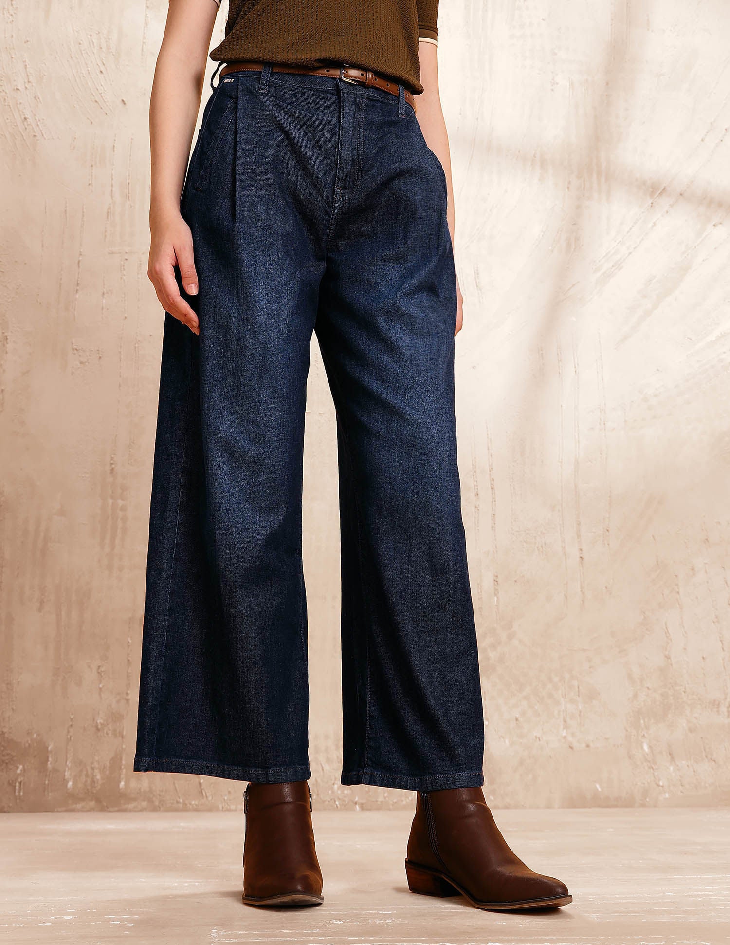 High Rise Wide-leg Fit Jeans