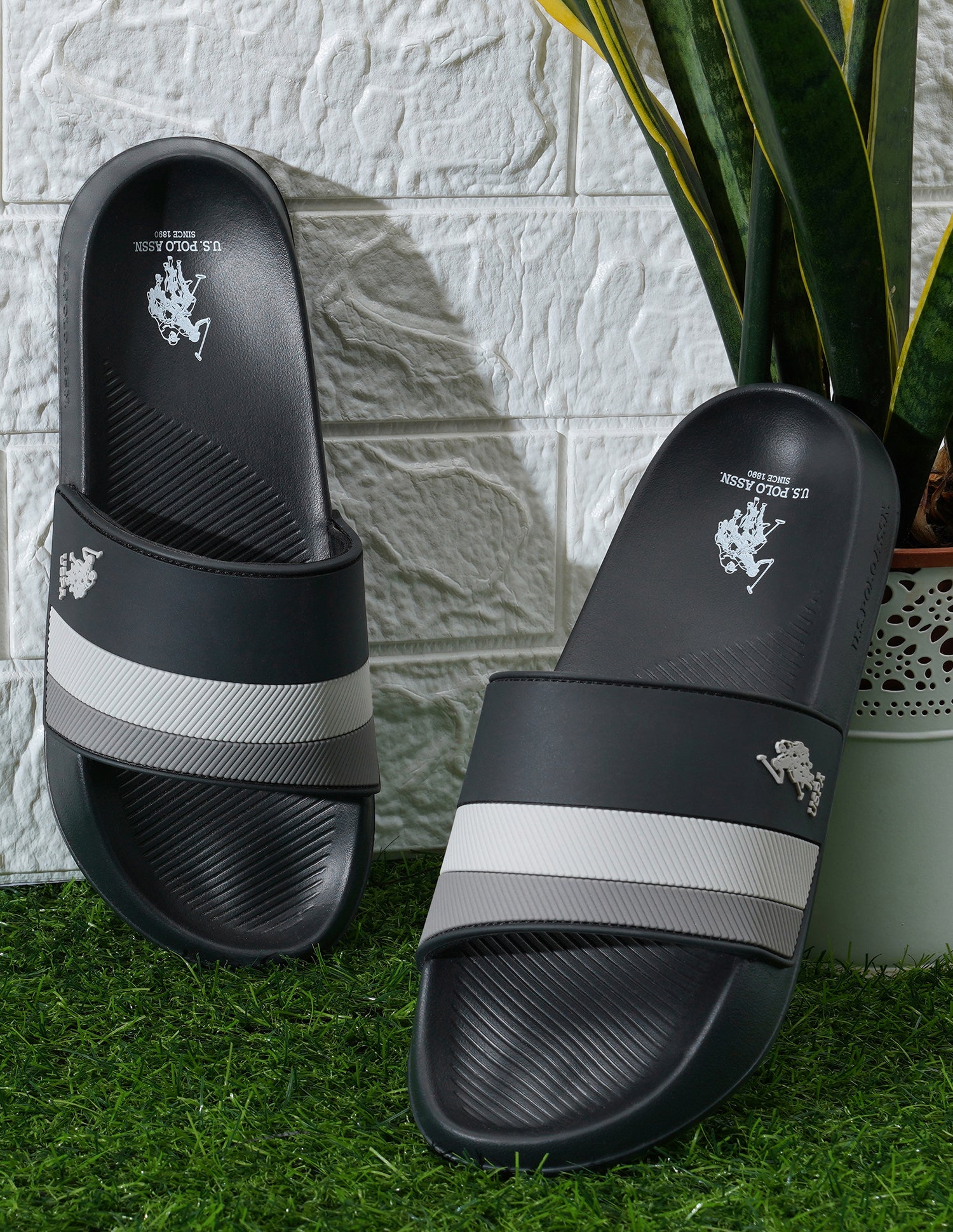 Men Arvana Colourblocked Sliders