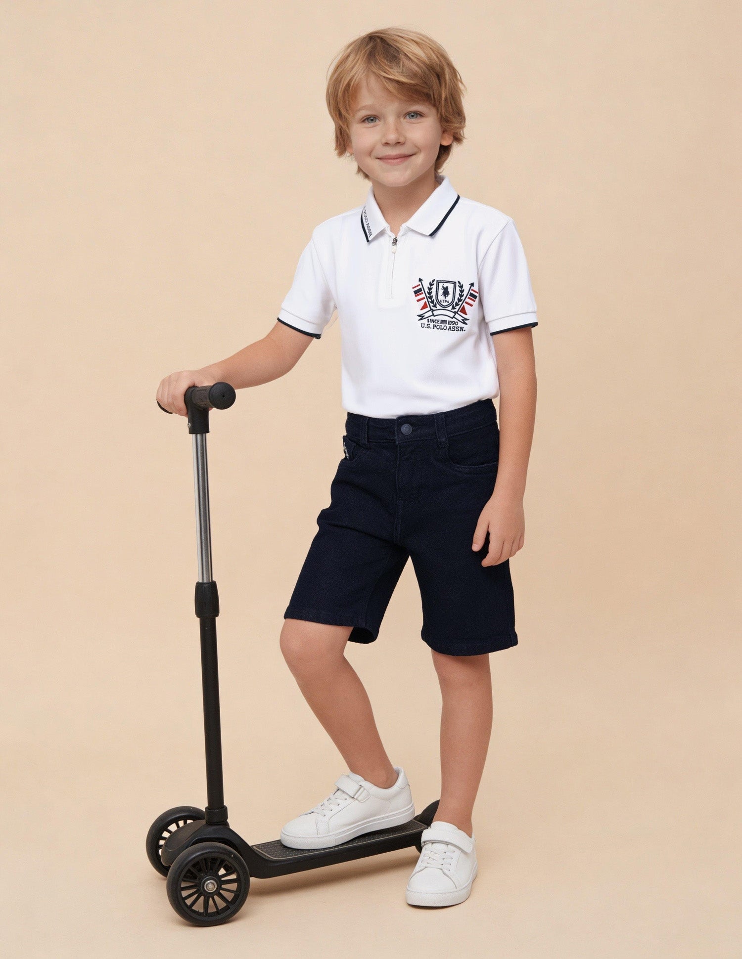 Mid Rise Regular Fit Shorts