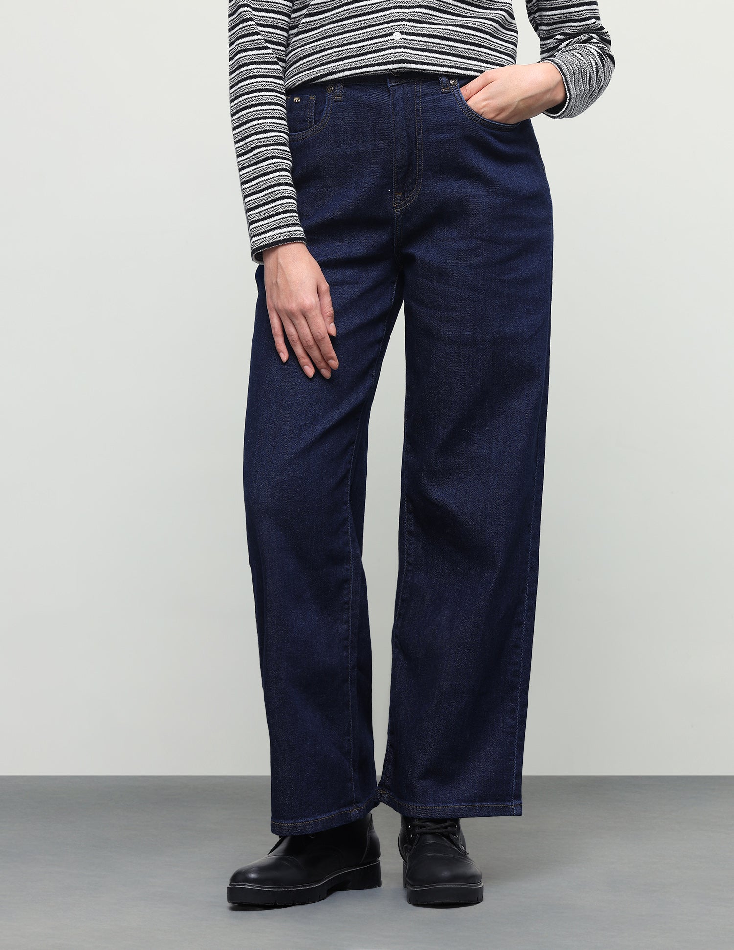 Wide Leg Fit Blue Jeans