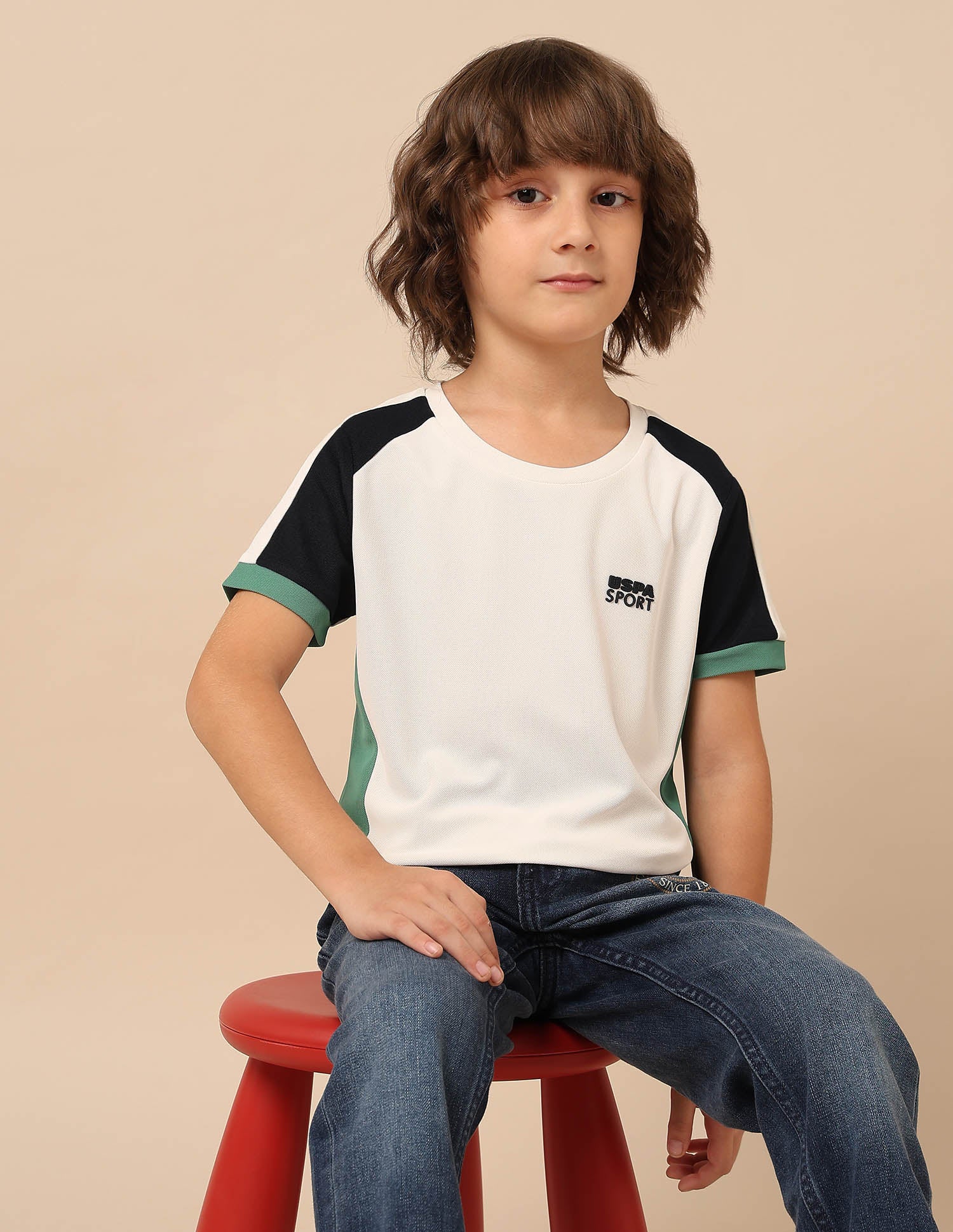 Boys Colourblocked Regular Fit T-Shirt