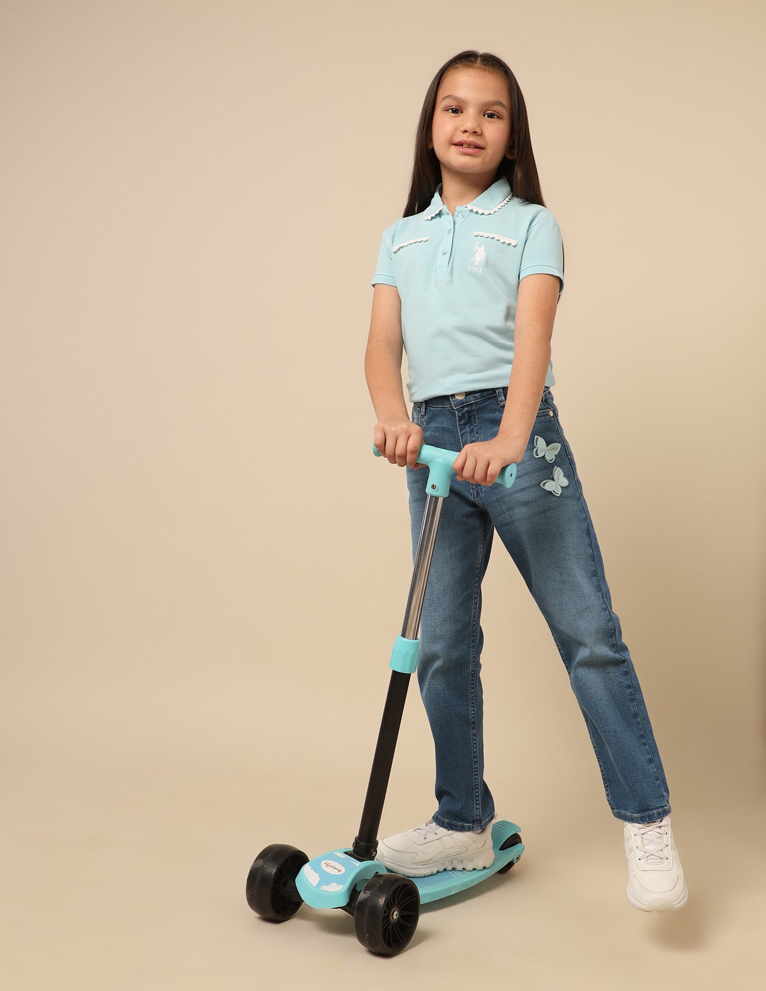 Girls Regular Fit Whiskered Jeans