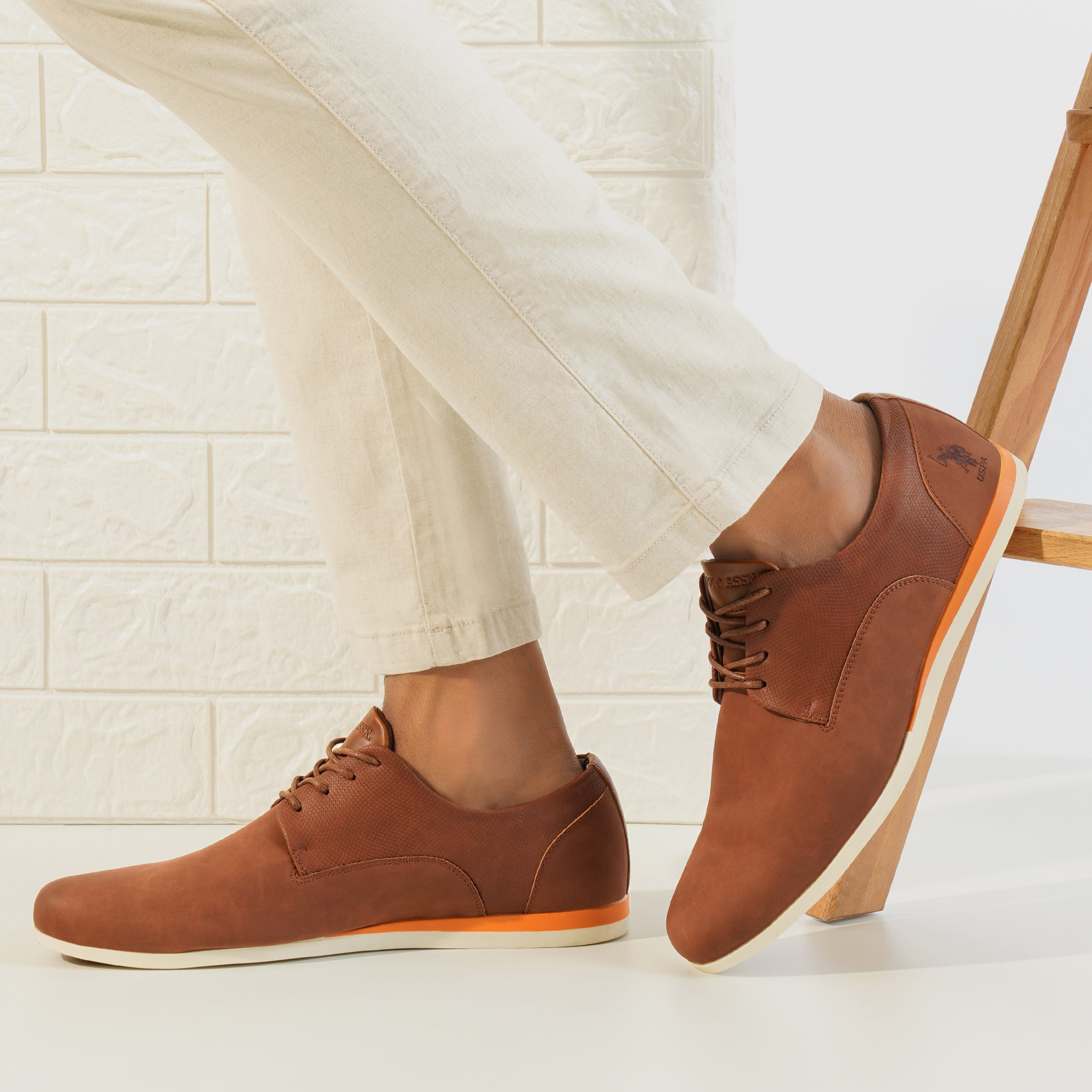 Men Clest 2.0 Round Toe Smart Sneakers