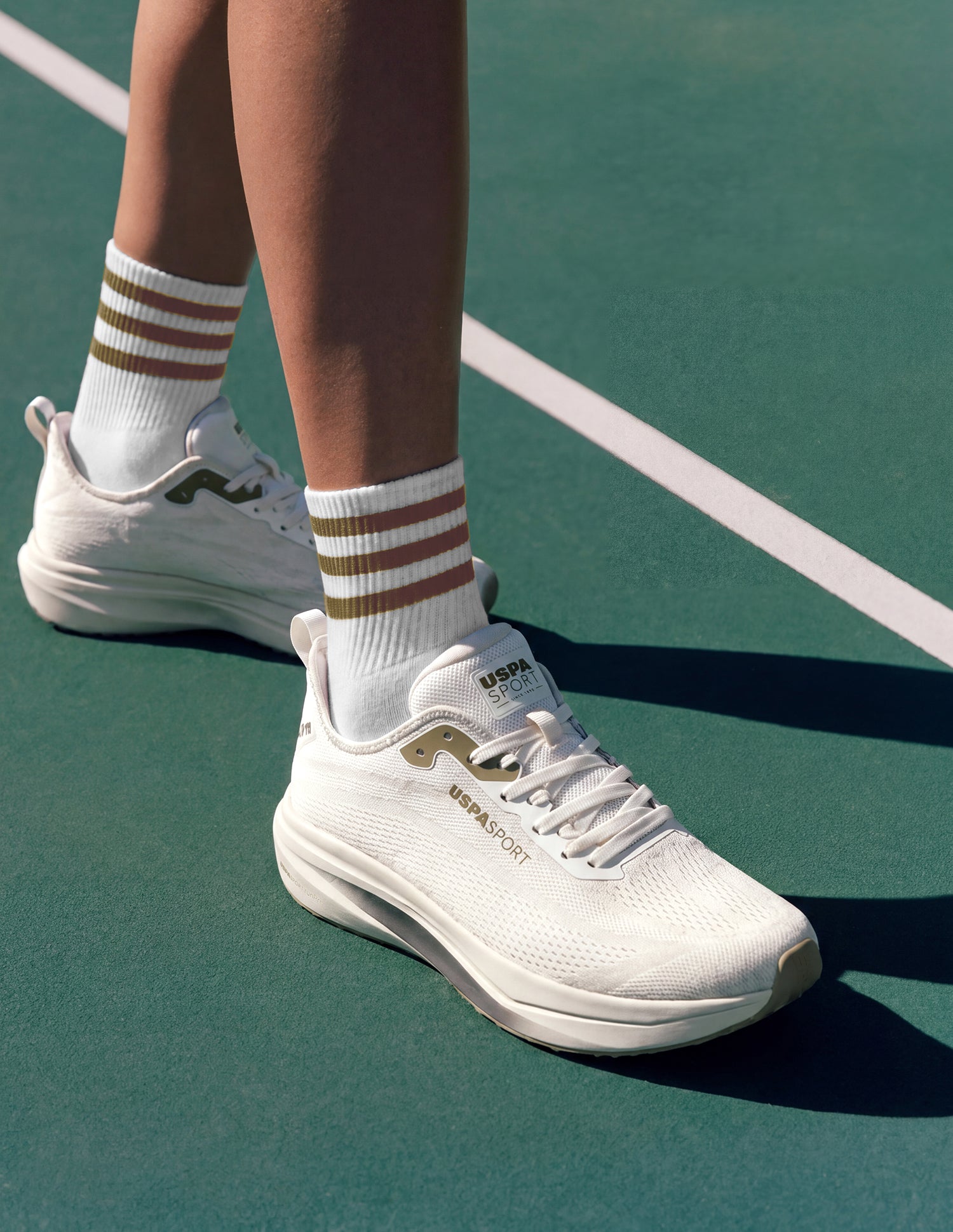 Round Toe Field Pro 4 Sneakers