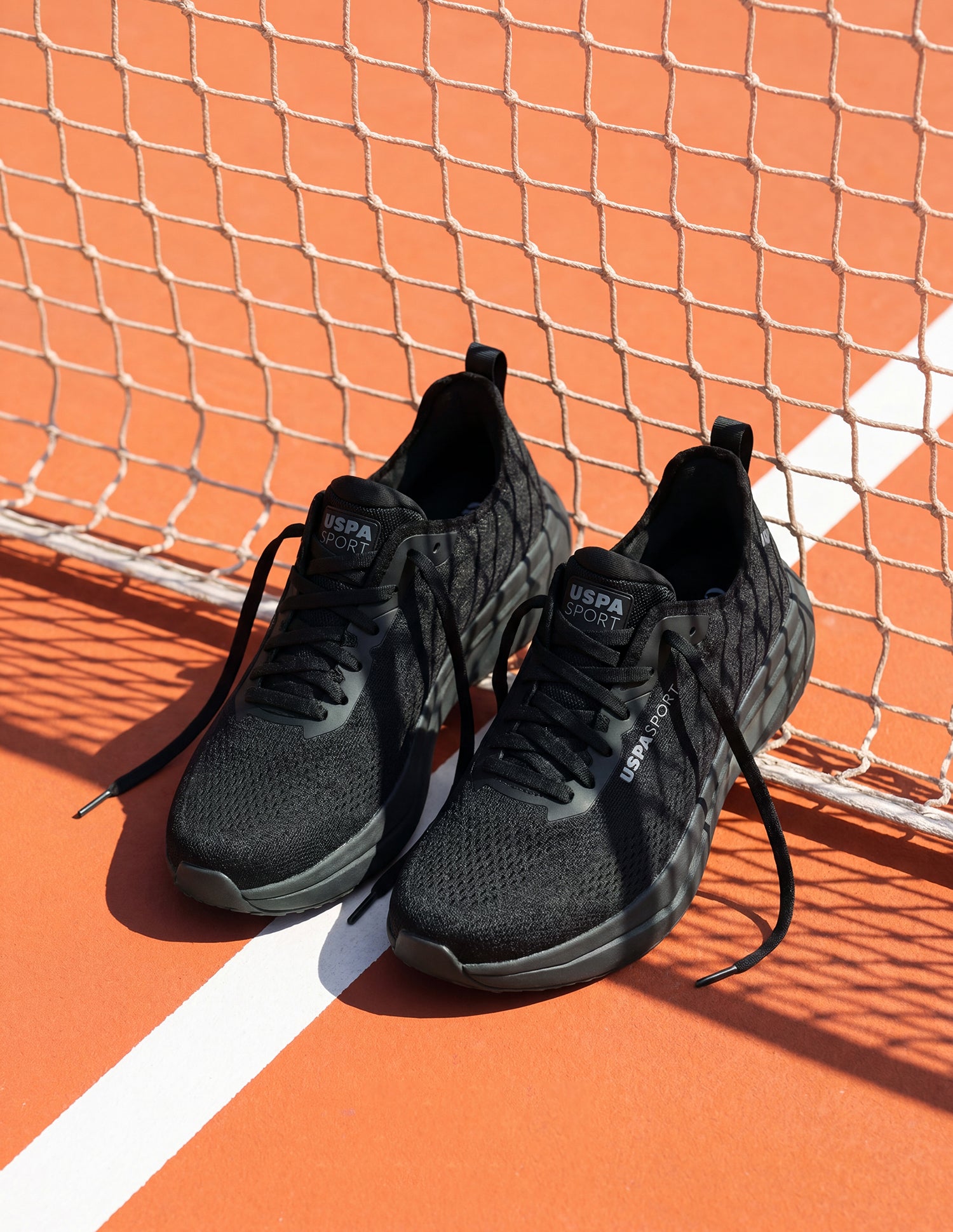 Round Toe Field Pro 4 Sneakers