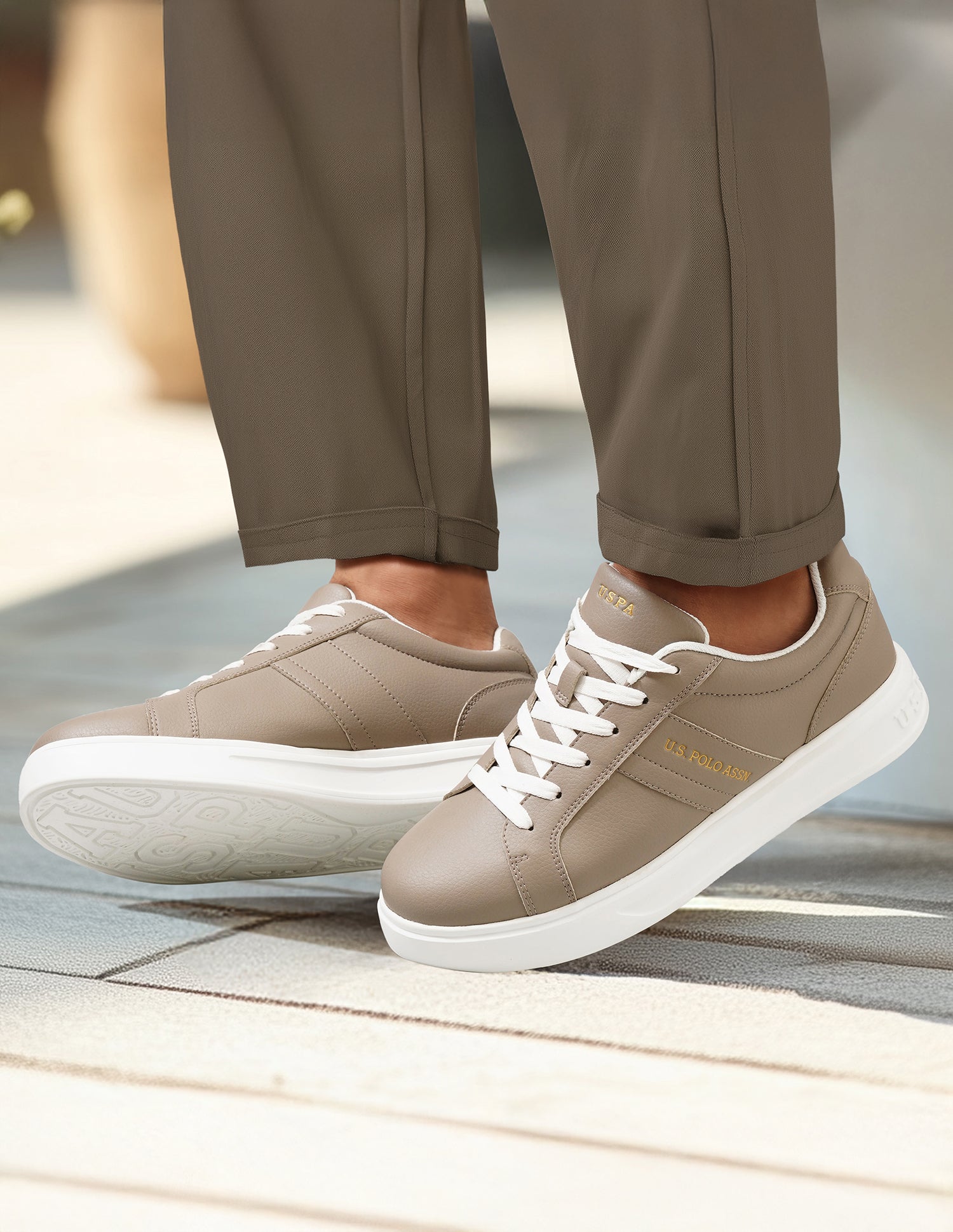 Men Kensy Colour Blocked Sneakers