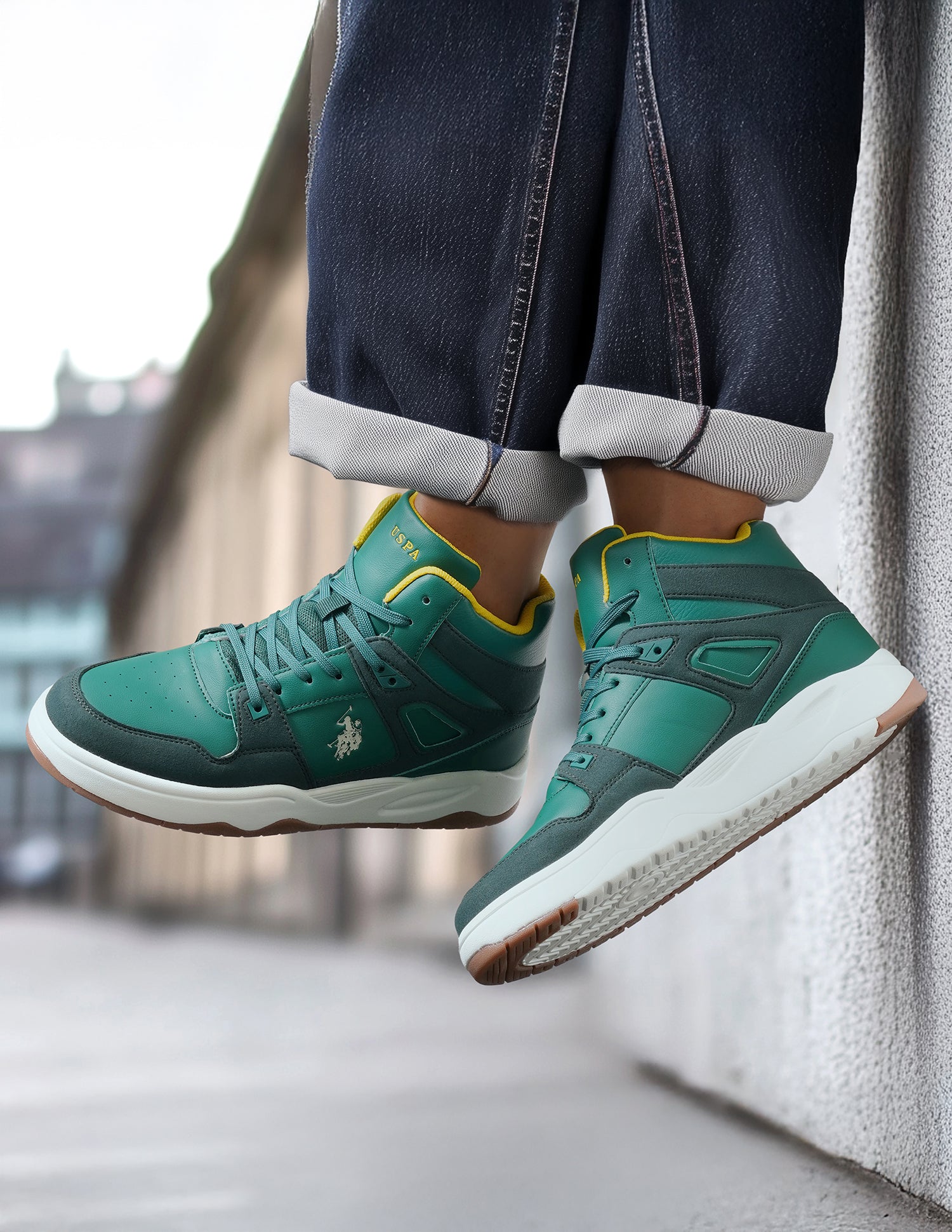 Men Bruce Mid Top Sneakers