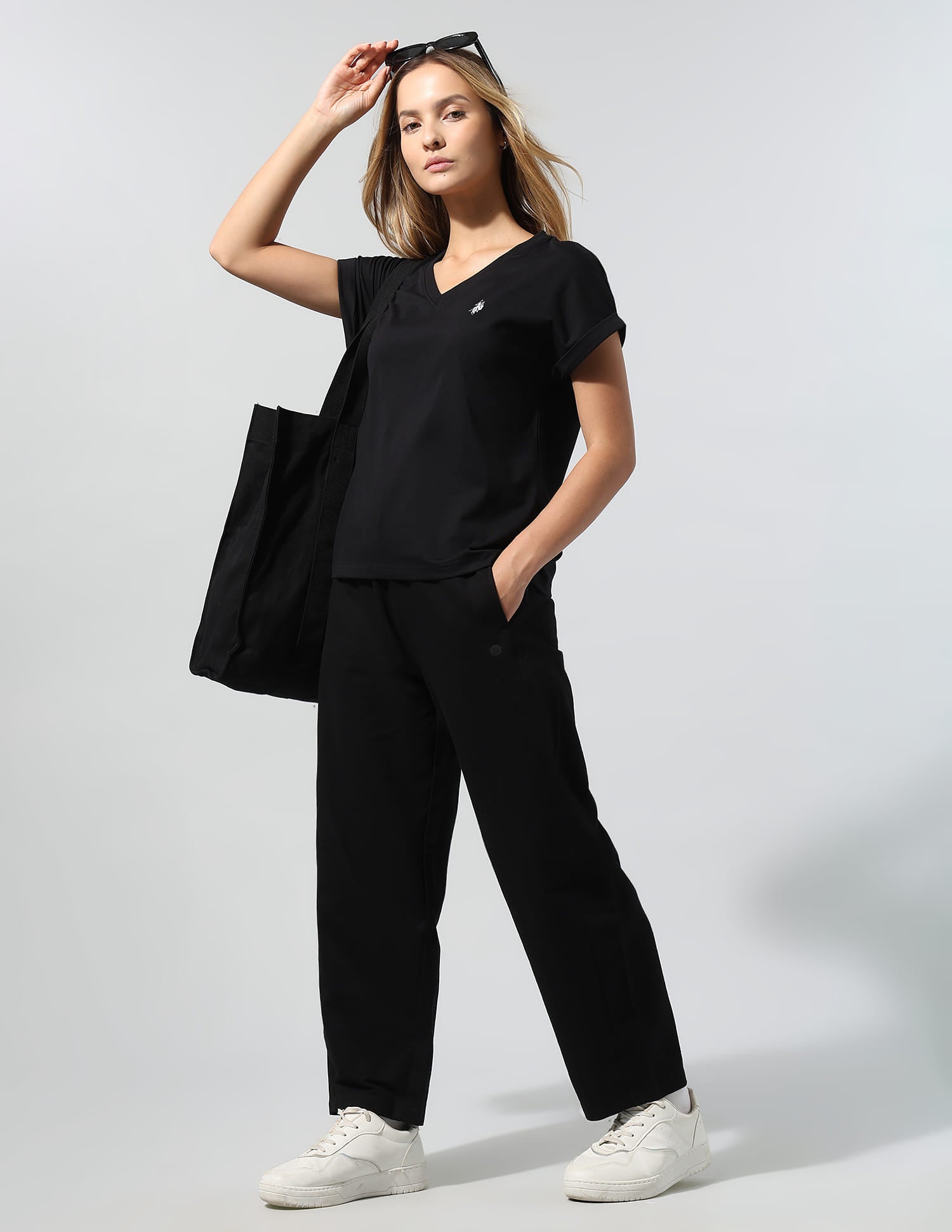 Basic V-Neck Regular T-Shirt Black - U.S. Polo Assn. India | Large