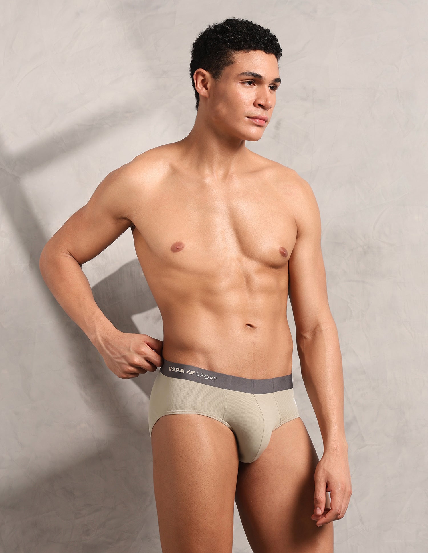 Seamless Sports RB003 Mesh Brief Chalk - U.S. Polo Assn. India | Large