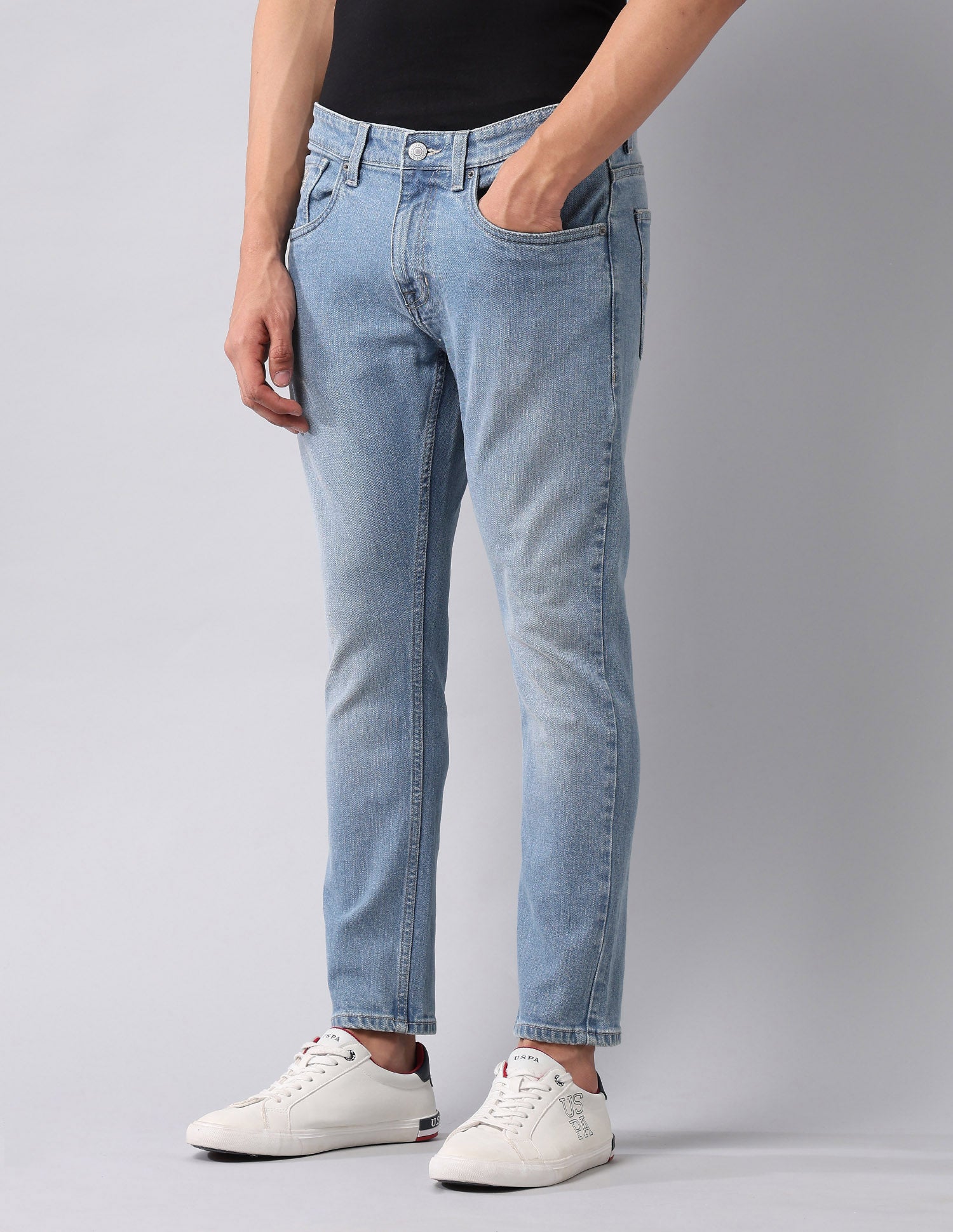 Henry Tapered Fit Blue Jeans Light Wash - U.S. Polo Assn. India | Large
