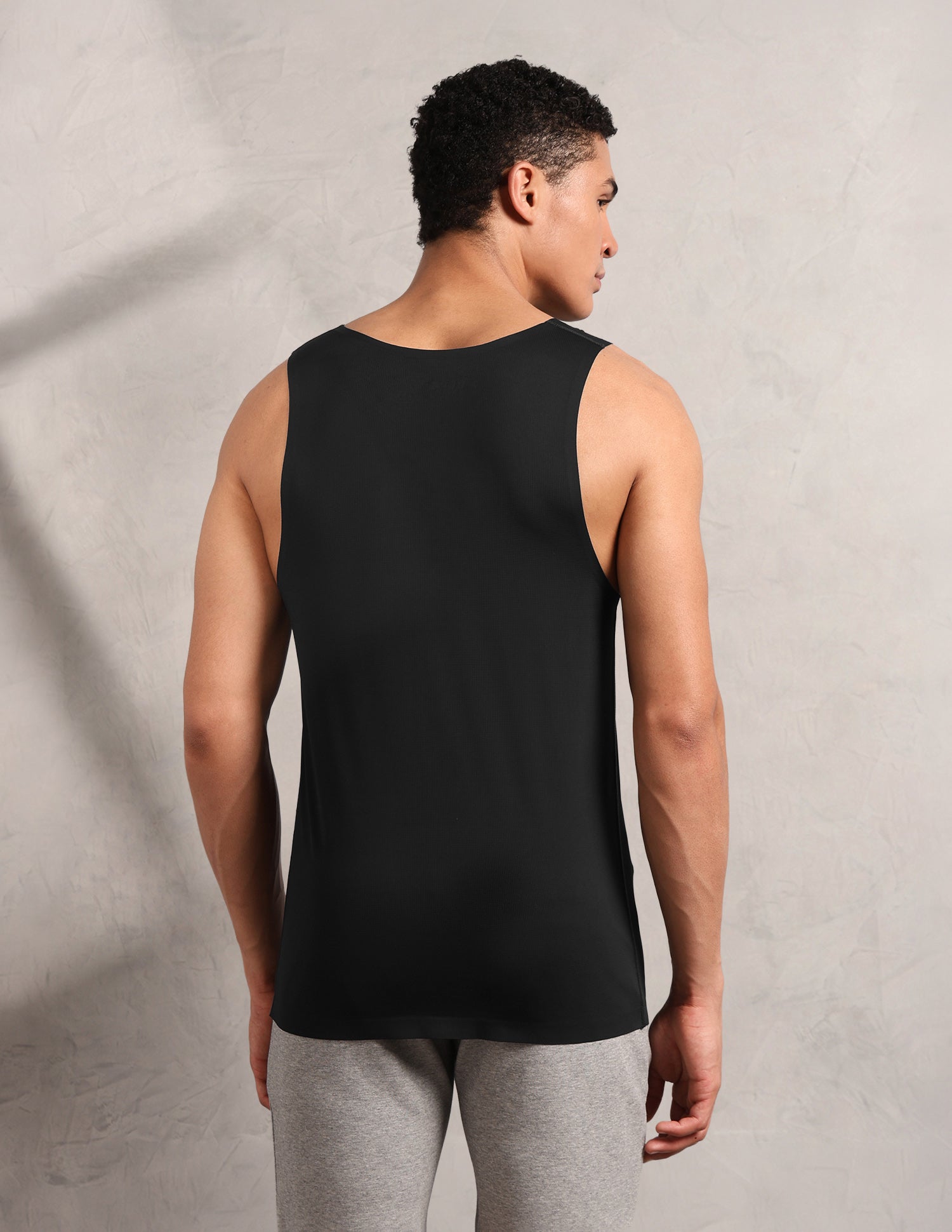 Breathe Easy Mesh Seamless RV001 Sports Vest Black - U.S. Polo Assn. India | Large