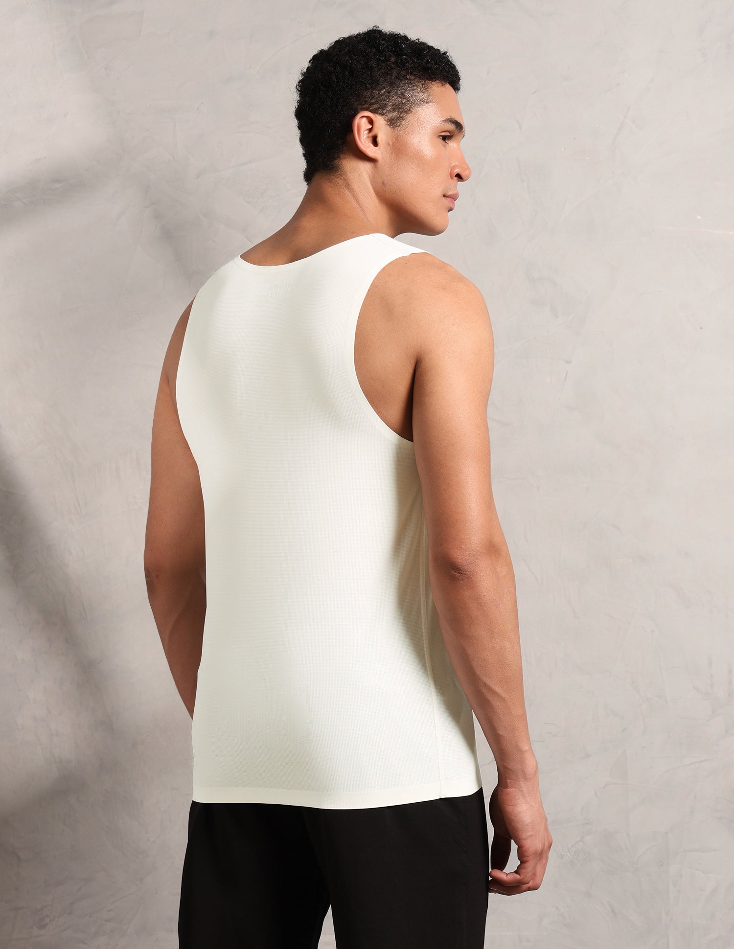 Breathe Easy Mesh Seamless RV001 Sports Vest Off White - U.S. Polo Assn. India | Large