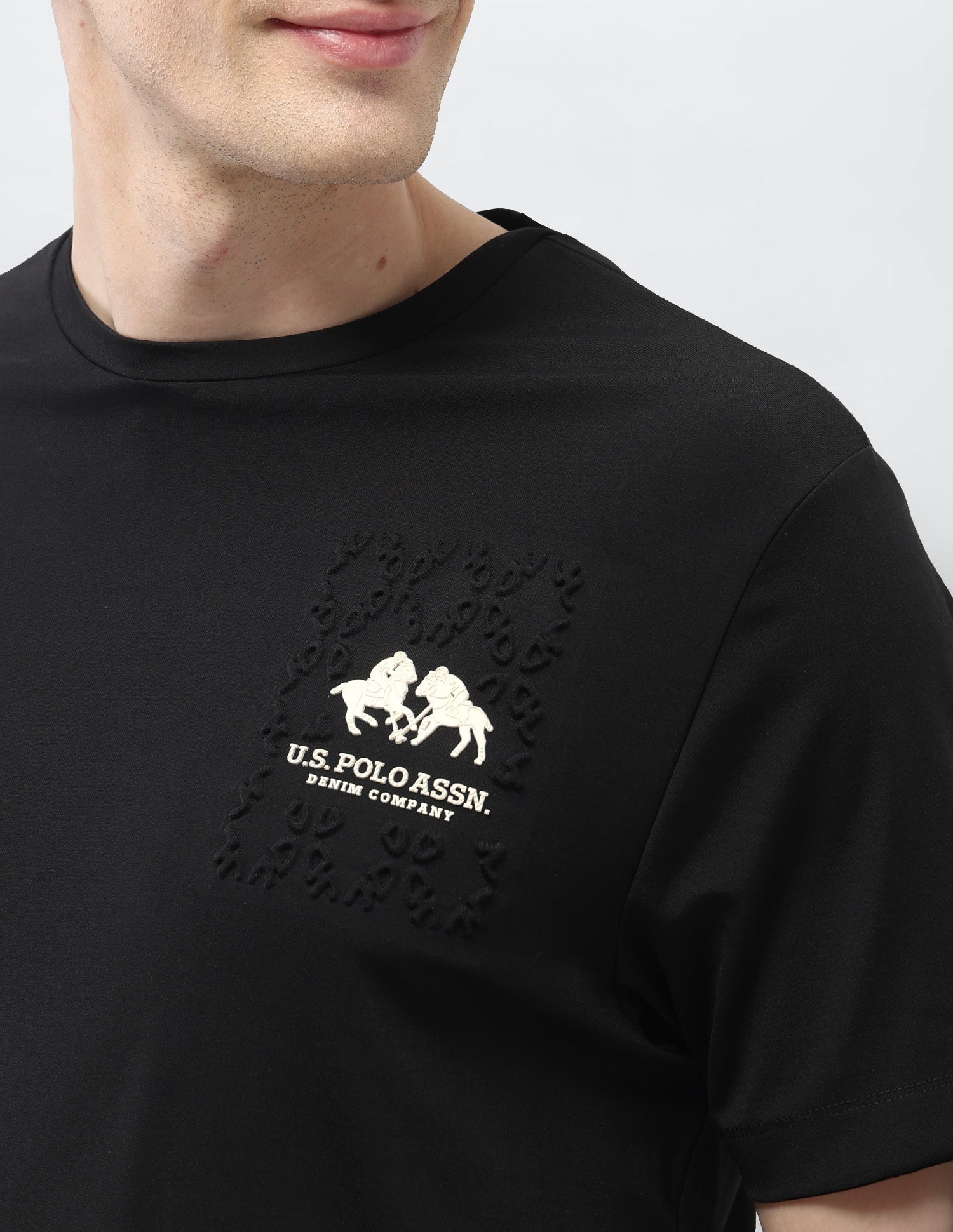 Solid Slim Fit Black & Gold T-Shirt Black - U.S. Polo Assn. India | Large