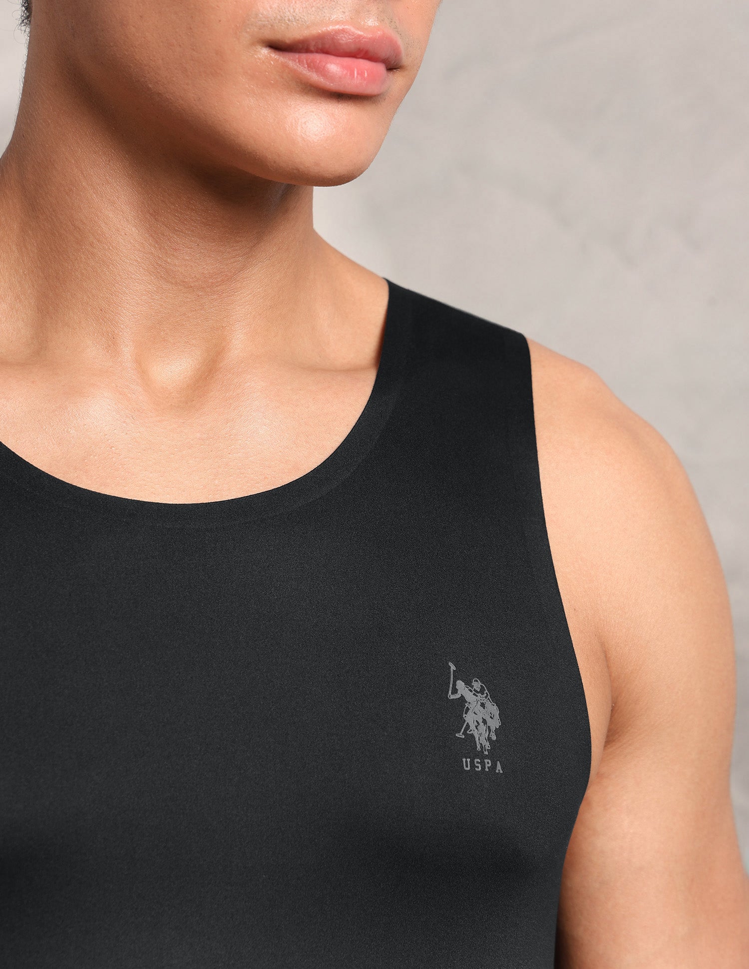 Essential Sports RV002 Seamless Vest Black - U.S. Polo Assn. India | Large