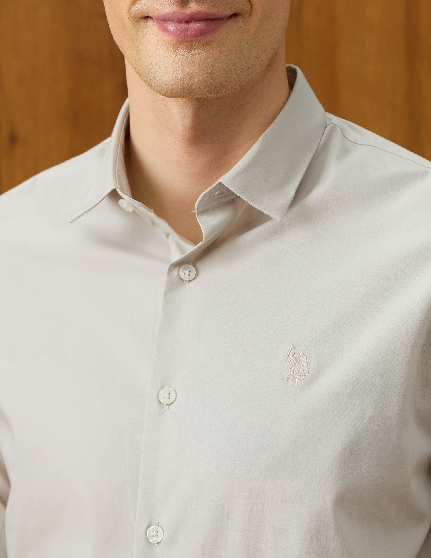 Tailored Fit Equestrian Aisle Theater Shirt Ivory - U.S. Polo Assn. India | Large