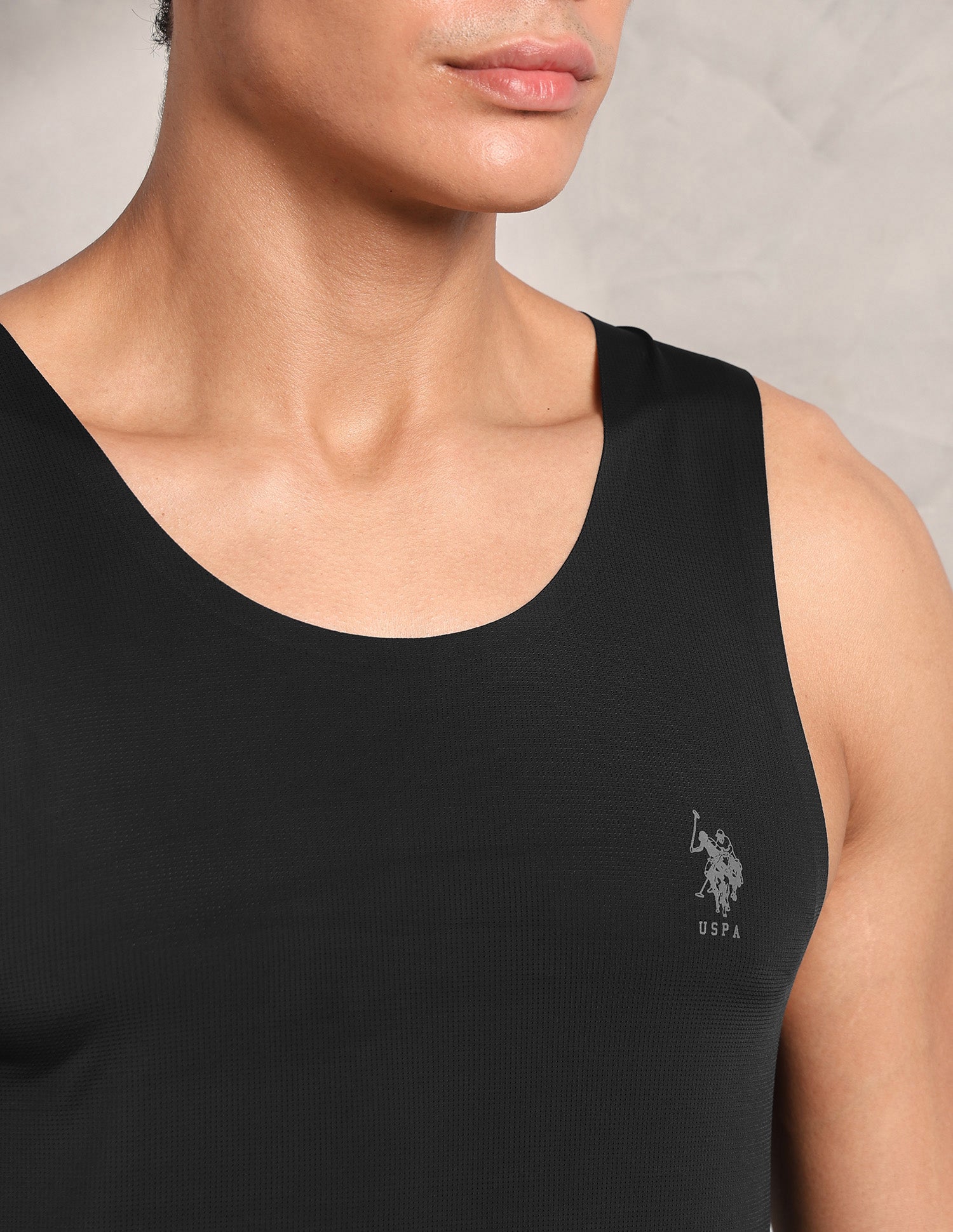 Breathe Easy Mesh Seamless RV001 Sports Vest Black - U.S. Polo Assn. India | Large