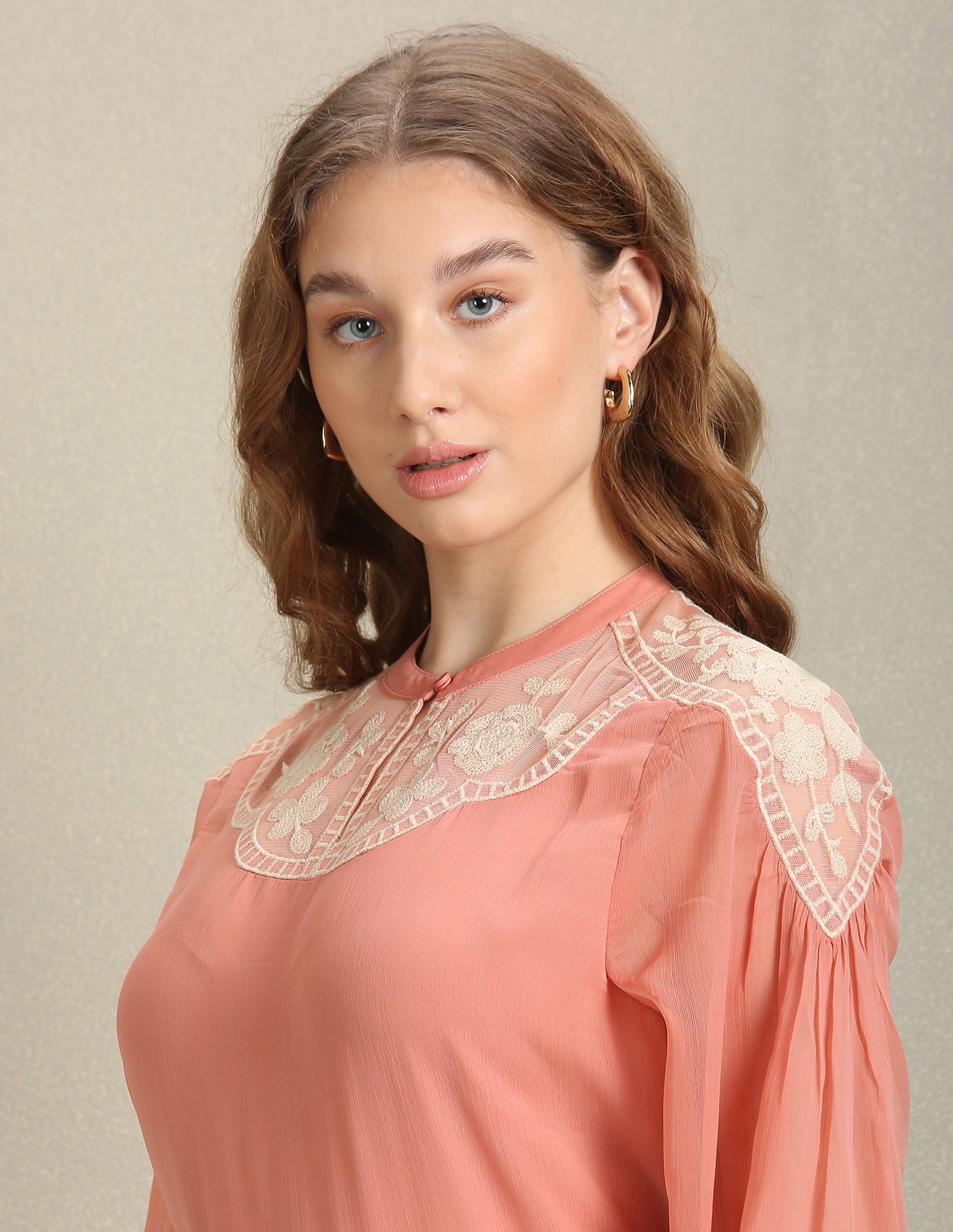 Rosé Muse logo embroidery pleats polo op logo embroidery polo shirt – BUNNY APARTMENT