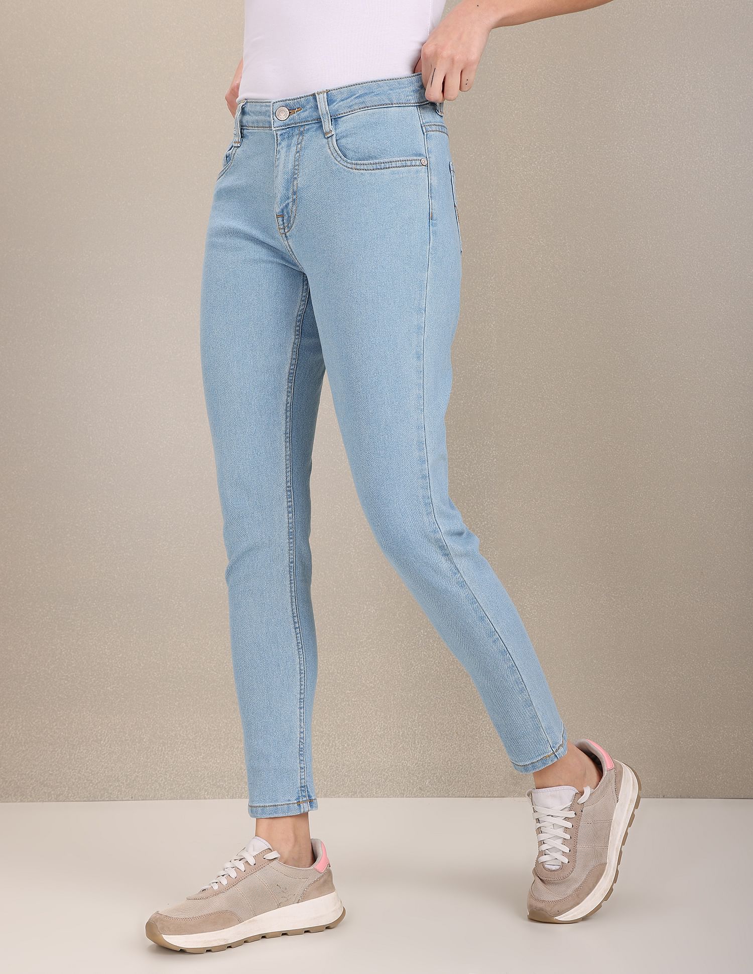 Mid Rise Rinsed Skinny Fit Jeans